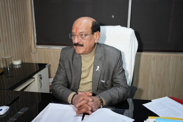 वन मंत्री सुबोध उनियाल ने राज्य में अवैध रूप से काबिज विभिन्न श्रेणी के लोगों के सम्बन्ध में समिति के अधिकारियों के साथ की समीक्षा बैठक