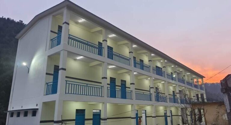 टीला व चाकीसैंण इंटर कालेज की बदलेगी सूरतः डॉ. धन सिंह रावत