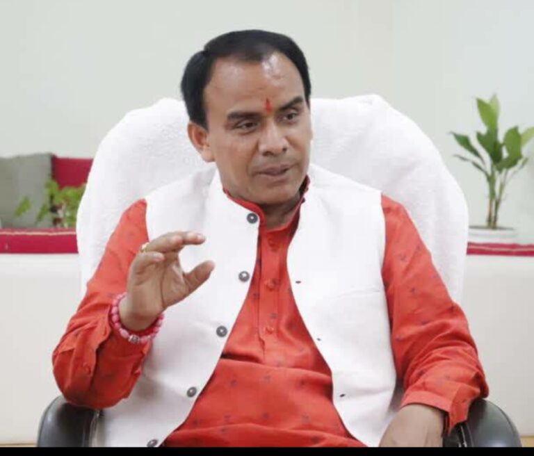 एलटी शिक्षकों के होंगे अंतरमंडलीय स्थानांतरणः डा. धन सिंह रावत