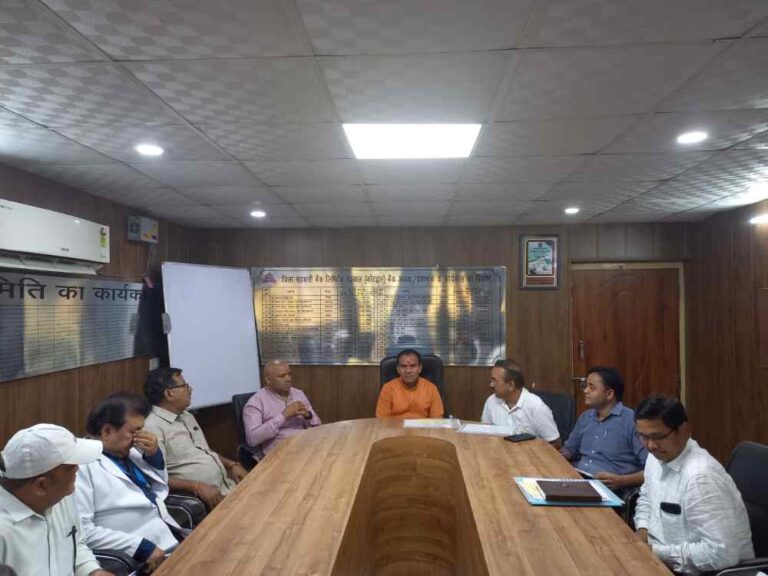 डिस्ट्रिक्ट को-ऑपरेटिव बैंकों के टर्नओवर में वृद्धि की दिशा में कदम बढ़ाएं: डॉ धन सिंह रावत 