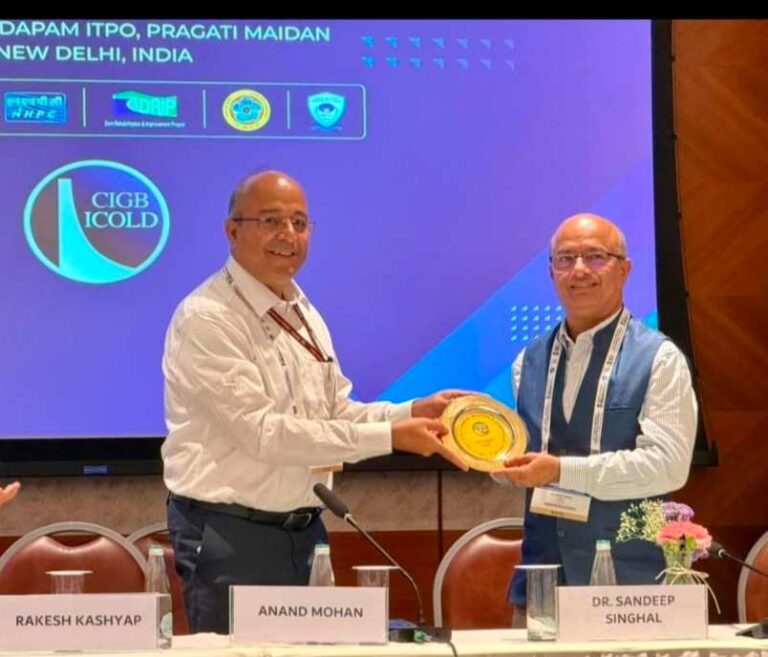 प्रबंध निदेशक यूजेवीएन लिमिटेड डॉ. संदीप सिंघल द्वारा इंटरनेशनल कमिशन ऑन लार्ज डैम्स (ICOLD) के सम्मेलन में दिया गया प्रस्तुतिकरण हुए सम्मानित 