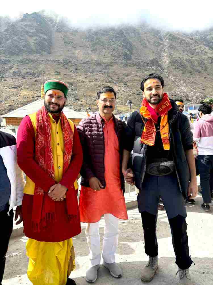 प्रसिद्ध कोरियोग्राफर राघव जुयाल ने आज भगवान केदारनाथ के दर्शन किये