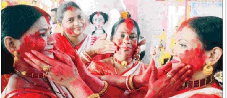 माँ शयमा काली की भव्य शोभा यात्रा के साथ मूर्ति विसर्जन सम्पन्न।