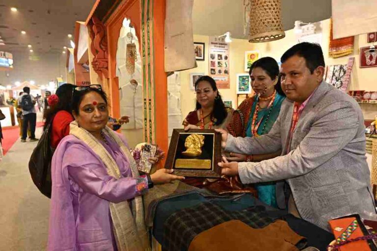 आकर्षण का केंद्र बने हैं उत्तराखंड के शिल्पियों के उत्पाद: ऋतु खण्डूरी