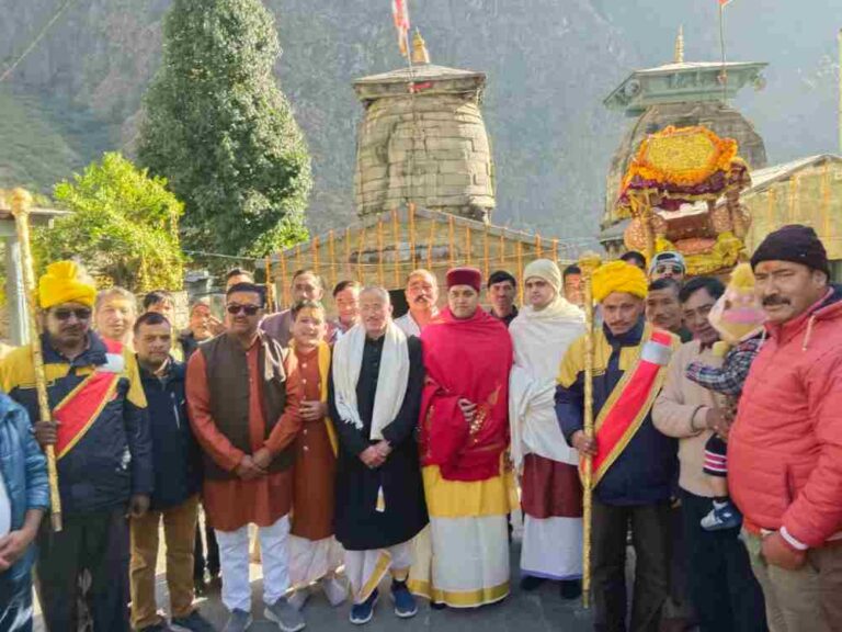 योग बदरी पांडुकेश्वर से आदि गुरु शंकराचार्य जी की पावन गद्दी श्री नृसिंह मंदिर जोशीमठ पहुंची।