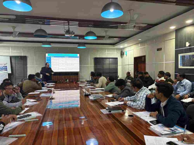 एनपीटीआई द्वारा यूपीसीएल अधिकारियों को “पी०एम० सूर्य घरः मुफ्त बिजली योजना” के अन्तर्गत ग्रिड कनेक्टेड रूफ टॉप सोलर सिस्टम विषय पर दिया गया दो दिवसीय प्रशिक्षण कार्यक्रम