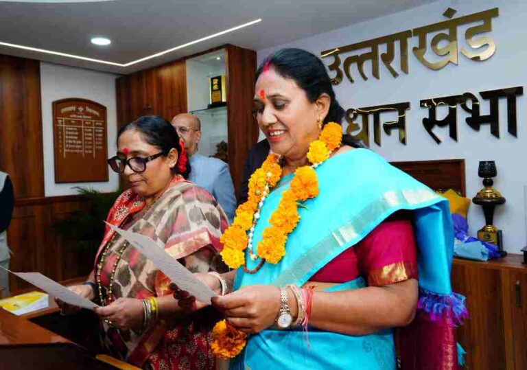 केदारनाथ से नव निर्वाचित विधायक आशा नौटियाल ने विधायक पद की ली शपथ।