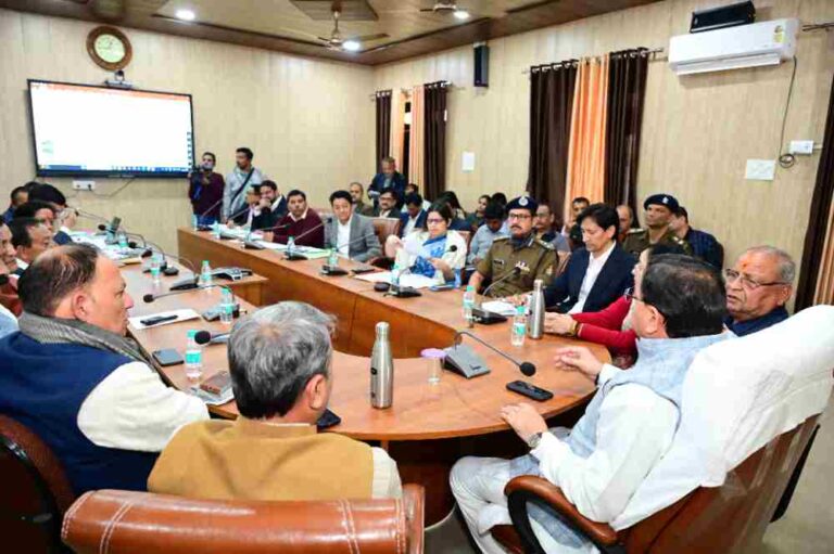 नगर निगम हल्द्वानी अंतर्गत सड़कों और अन्य निर्माण कार्यों को पूरा करने के लिए शीघ्र ही धनराशि उपलब्ध कराई जाएगी- मुख्यमंत्री