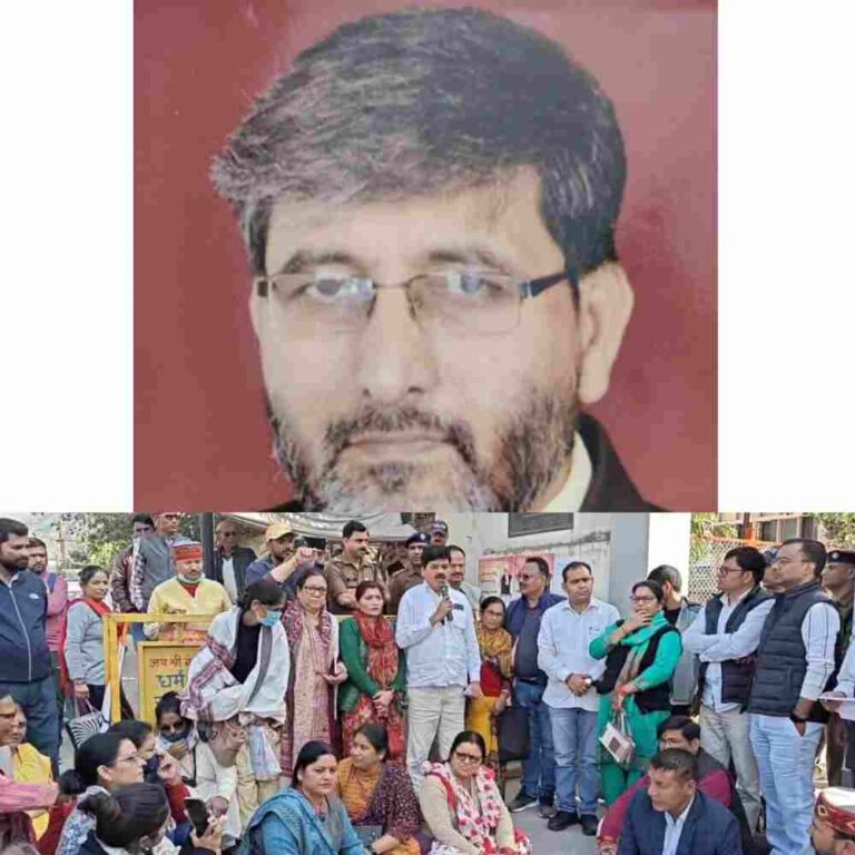 श्रीनगर में गोदियाल के धरने पर बोले प्राचार्य बिना किसी कारण सार्वजनिक स्थल पर छवि धूमिल करने से व्यथित हूं