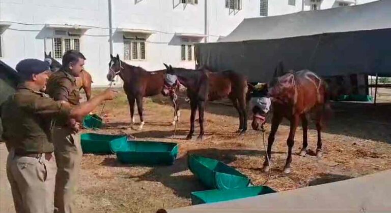 दून पुलिस कप्तान ने किया पुलिस लाइन का निरीक्षण।