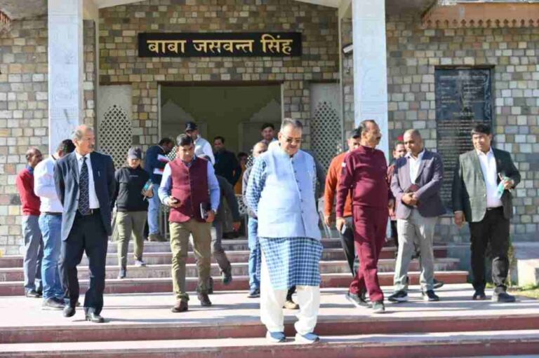 गुनियाल गांव में निर्माणाधीन सैन्यधाम का निरीक्षण किया सैनिक कल्याण मंत्री गणेश जोशी ने 