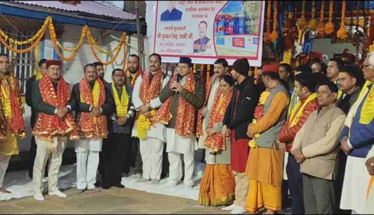 मुख्यमंत्री,ओंकारेश्वर मंदिर, ऊखीमठ में पूजा अर्चना कर मंदिर परिसर में आयोजित पाण्डव नृत्य में शामिल हुए