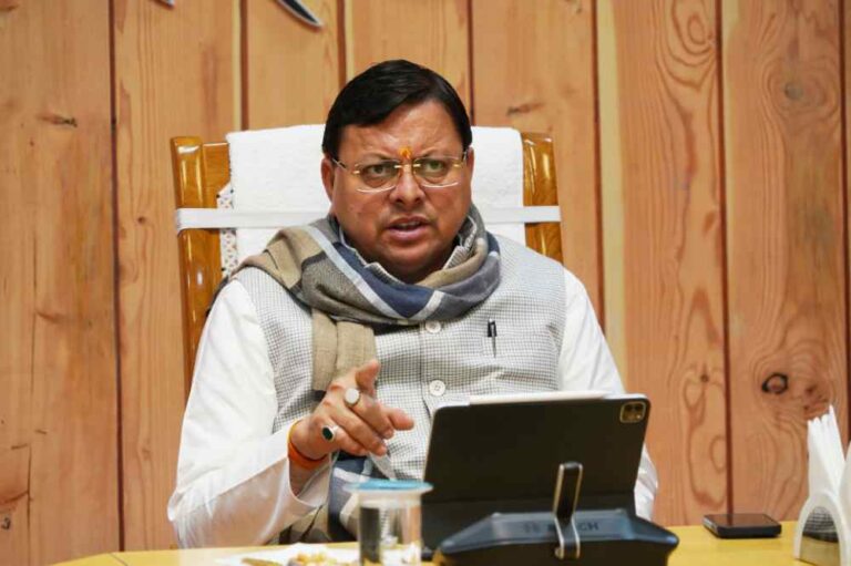 मुख्यमंत्री पुष्कर सिंह धामी पहनते हैं मलारी और मुनस्यारी सहित पहाड़ के अन्य क्षेत्रों के ट्वीड से बनी जैकेट,मफलर