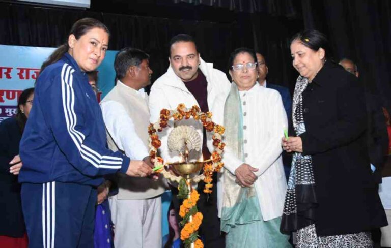 माता-पिता को गौरवान्वित करना बनाइए लक्ष्य : रेखा आर्या