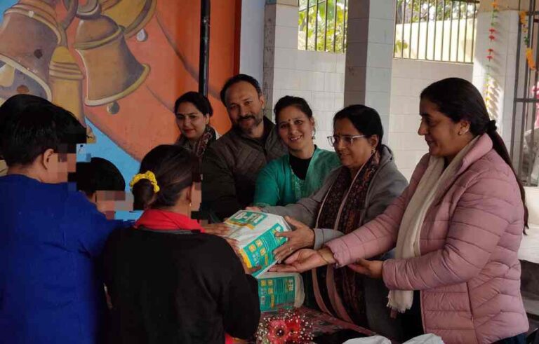 महिला आयोग की अध्यक्ष ने नारी निकेतन का किया निरीक्षण, संवासिनियों से की मुलाकात