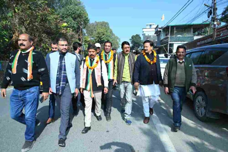 वीरेंद्र पोखरियाल ने पदयात्रा कर और डोर टू डोर कर की  वोट की अपील