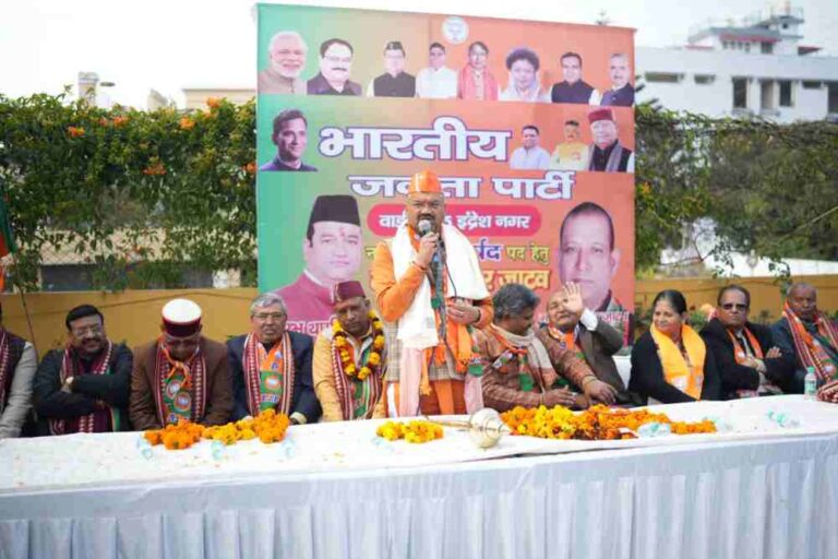 भाजपा प्रत्याशी सौरभ थपलियाल ने किया विभिन्न वार्डों में जनसंपर्क