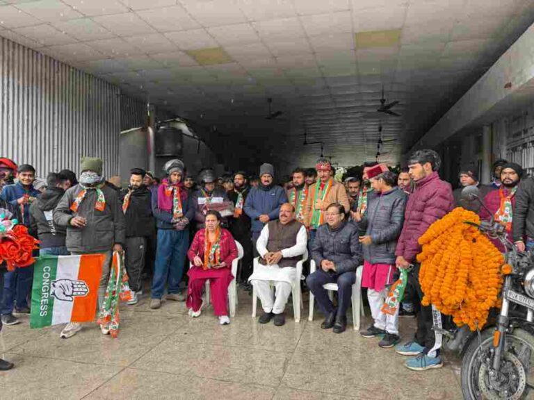 वार्ड- 33 से पार्षद पद पर कांग्रेस प्रत्याशी सुमित्रा ध्यानी के पक्ष में प्रीतम सिंह ने वोट की अपील