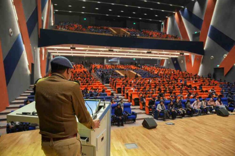 “यू०सी०सी०” पर में आयोजित कार्यशाला में एसएसपी दून ने किया प्रतिभाग।