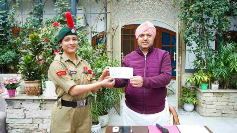 एसजीआरआरयू की एनसीसी कैडेट आकृति रावत ने गणतंत्र दिवस पर बढ़ाया प्रदेश का मान