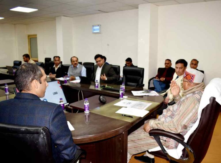 महाराज ने अधिकारियों को दिए निर्देश, योग महोत्सव में स्थानीय कलाकारों, योगाचार्यों को करें शामिल