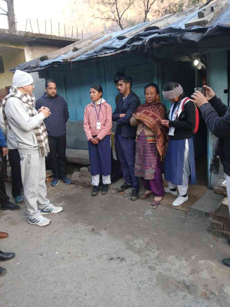 मॉर्निंग वॉक पर निकले सीएम धामी, मिले आम जनता से