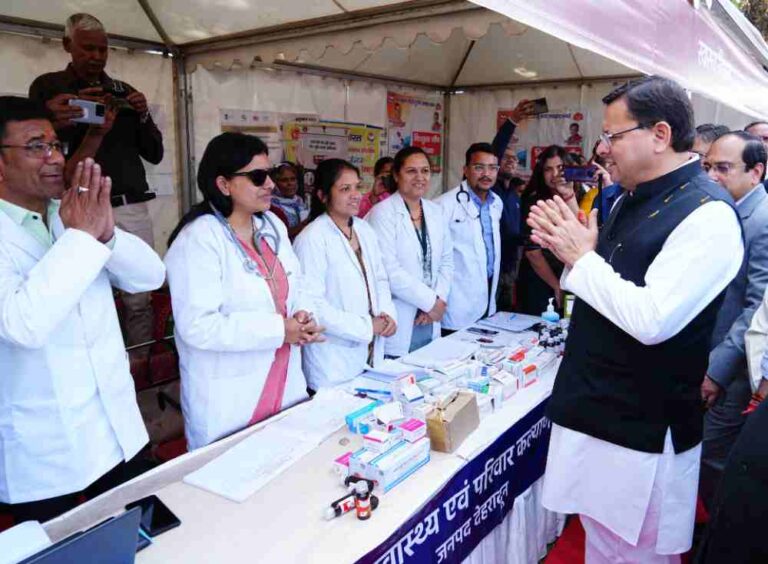 धामी सरकार के 3 साल पे रोड शो में उतरा जन सैलाब