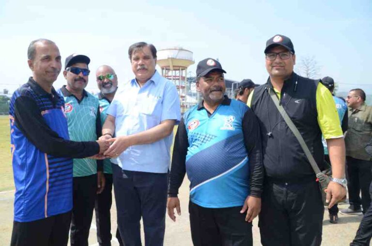 मुख्य अतिथि के तौर पर पहुंचे राजीव महर्षि