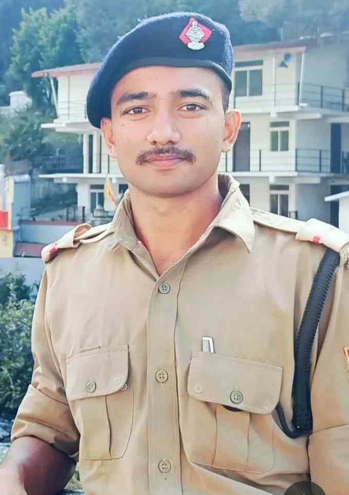 दुखद खबर : अश्वरोही दल में नियुक्त आरक्षी तनुज सिंह रावत का आकस्मिक निधन