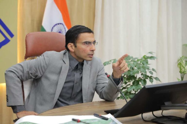 आबादी क्षेत्र में अवस्थित गैस गोदाम पर बड़े वाहनों पर डीएम की रोक