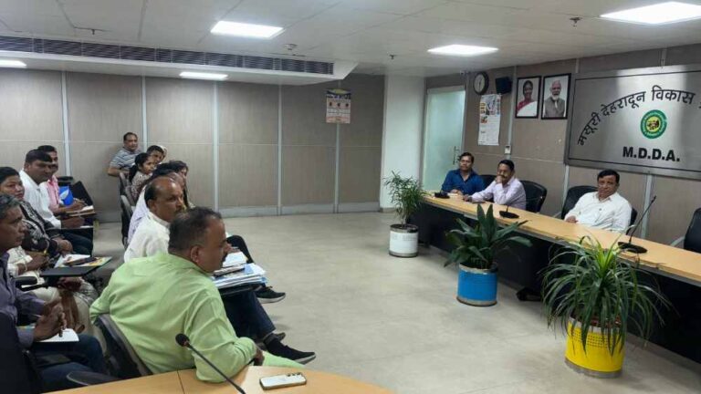 रेन वाटर हार्वेस्टिंग व ग्रीन बिल्डिंग के मानकों का हो सख्ती से पालन: बंशीधर तिवारी