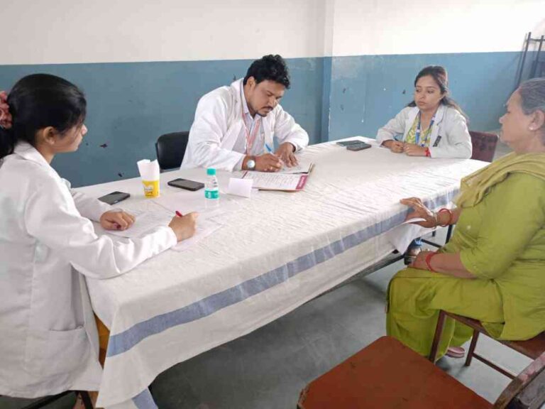 श्री महंत इन्दिरेश अस्पताल के निःशुल्क स्वास्थ्य शिविर का 1518 मरीजों ने उठाया लाभ