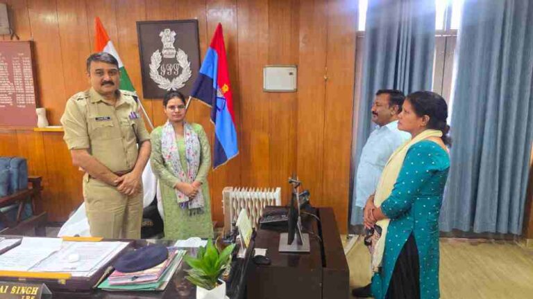 जब दून पुलिस की त्वरित कार्यवाही पर आभार प्रकट करने एसएसपी दून के पास पहुँची महिला