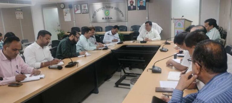 एमडीडीए उपाध्यक्ष बंशीधर तिवारी ने समस्त अभियंताओं को शहर के काम्प्लेक्स की बेसमेंट पार्किंग की जांच के दिये निर्देश