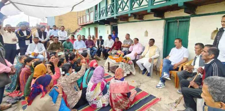 6 गांवों को सड़क से जोड़ने के लिये मंत्री ने दिये त्वरित कार्रवाई के निर्देश