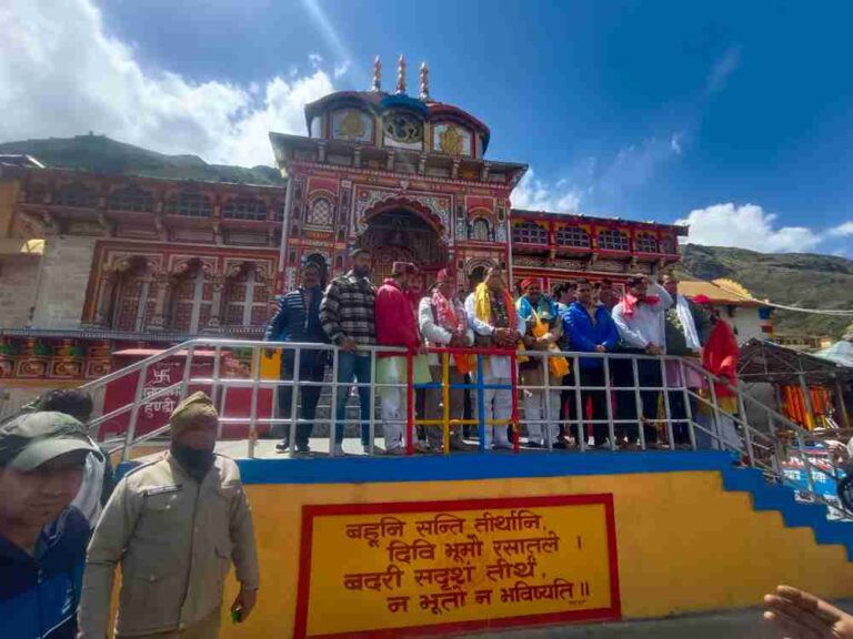 Bktc के अध्यक्ष हेमंत द्विवेदी दर्शन एवं यात्रा व्यवस्थाओंं के निरीक्षण को पहुंचे बदरीनाथ धाम