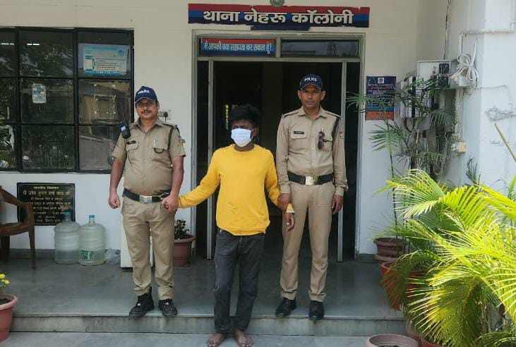 सरे राह गुंडई दिखाने वाले को पुलिस ने भेजा सलाखों के पीछे