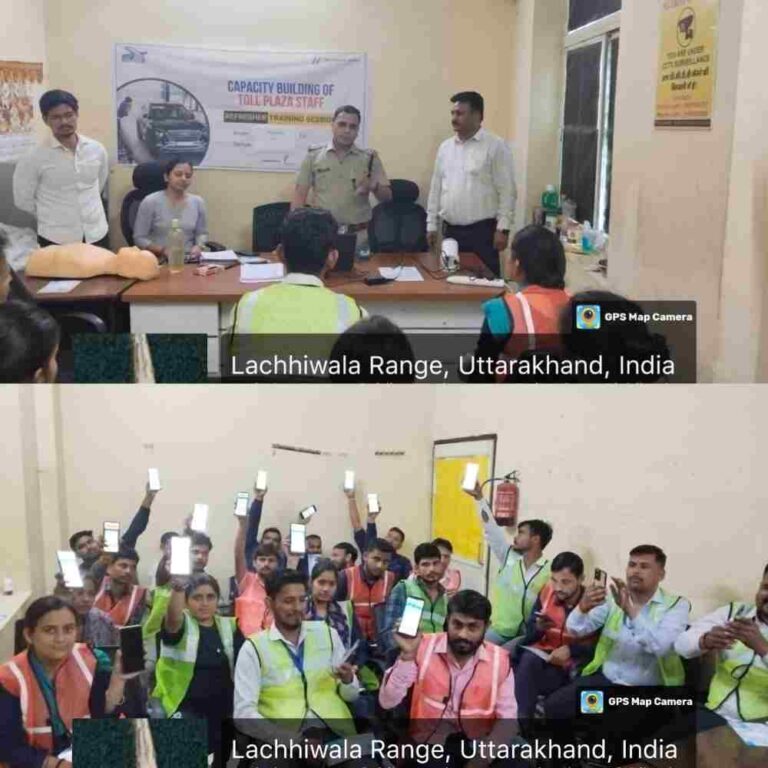 टोल कर्मियों को दिया बेहतर काम का प्रशिक्षण
