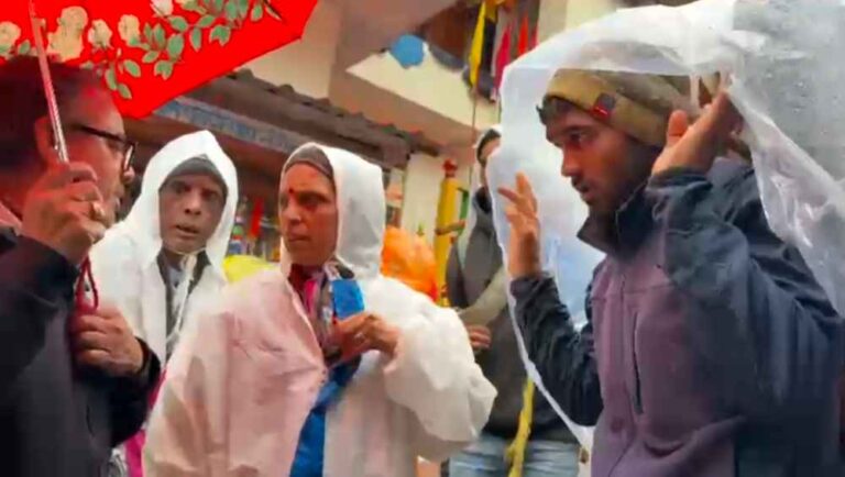 केदारनाथ धाम में वृद्ध व असमर्थ श्रद्धालुओं के लिए की गई है अतिरिक्त डंडी-कंडी की सुविधा