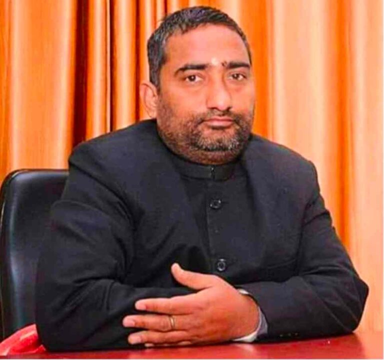 पंचायत की सूचना छिपाने पर पंचायत अधिकारी निलम्बित, 25 हजार का जुर्माना