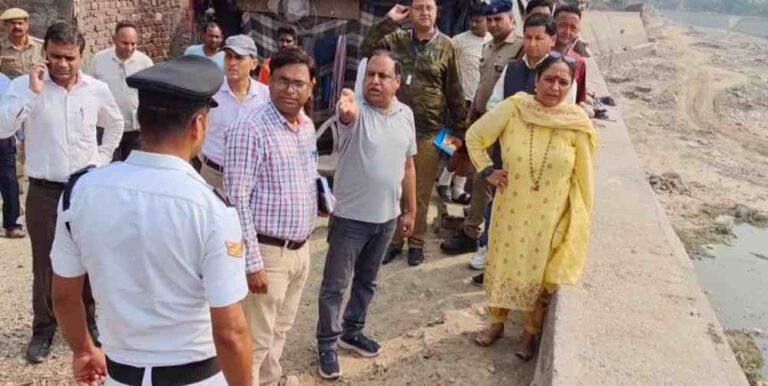 खो नदी पर गंदा पानी, कूड़ा और अतिक्रमण को देखकर,विधानसभा अध्यक्ष रितु खंडूरी ने अधिकारियों को लगाई फटकार