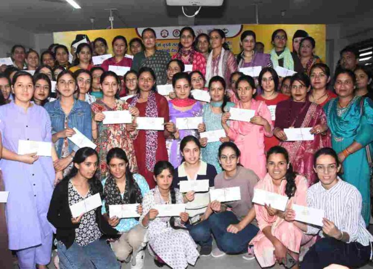 जनहित कार्यों की रीढ़ है आंगनबाड़ी कार्यकत्रियां : रेखा आर्या