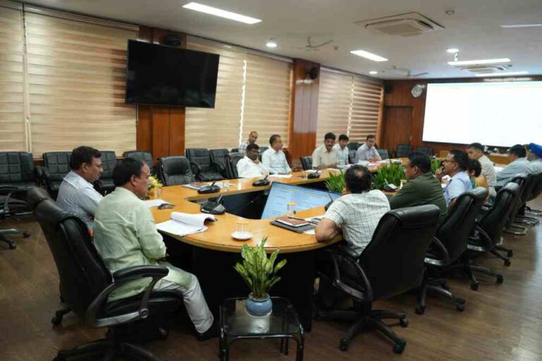 मंत्री धन सिंह रावत ने चिकित्सालयों के सुदृढ़ीकरण का खाका तैयार करने के निर्देश दिए