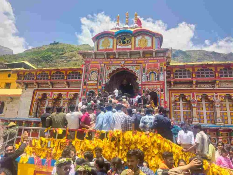 श्री बदरीनाथ धाम कपाट 25 नवंबर को बंद होगे और श्री केदारनाथ धाम के 23 अक्टूबर