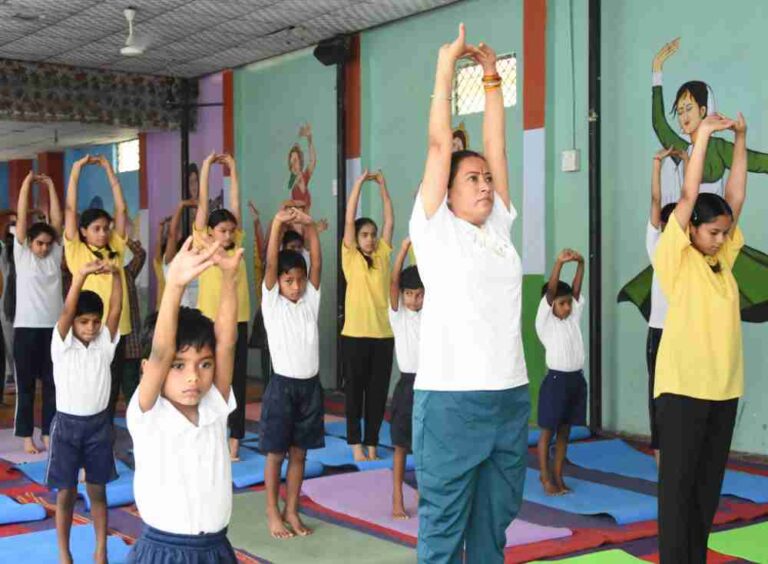 स्वस्थ तन मन का आधार है योग : रेखा आर्या