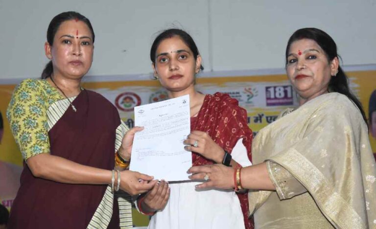 7 जनपदों में नवनियुक्त 2258 कार्यकत्रियों और सहायिकाओं को दिए नियुक्ति पत्र