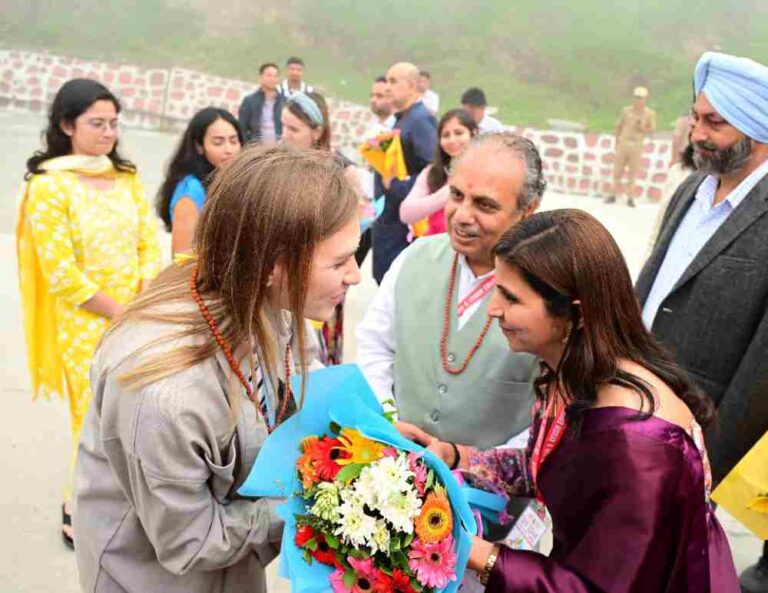 भराड़ीसैंण, गैरसैंण की मिट्टी ने जीता विदेशी मेहमानों का दिल