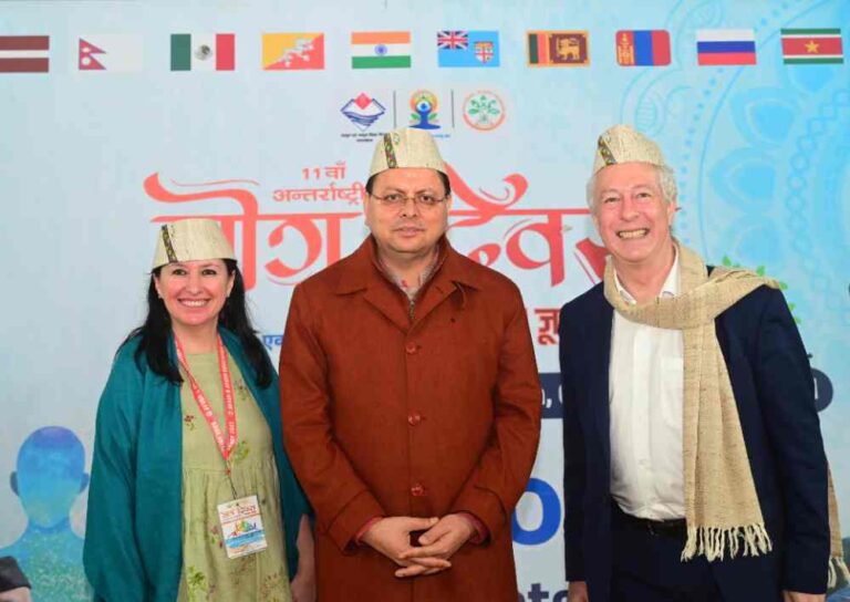 मुख्यमंत्री ने विदेशों से आए डेलिगेट्स के बीच बताई उत्तराखंड की विशेषताएं