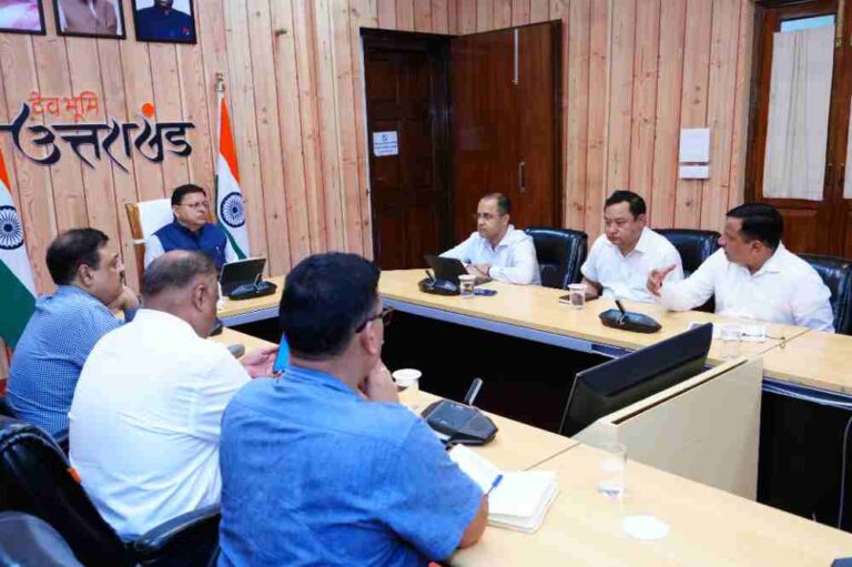 मुख्यमंत्री ने दिए सारकोट की तर्ज पर प्रत्येक जिले में दो-दो आदर्श गांव बनाने के निर्देश