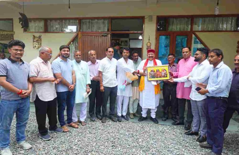 राजजात मानचित्र पर कुरुड़ व देवराला को अंकित करने को लेकर महाराज से मिला प्रतिनिधिमंडल